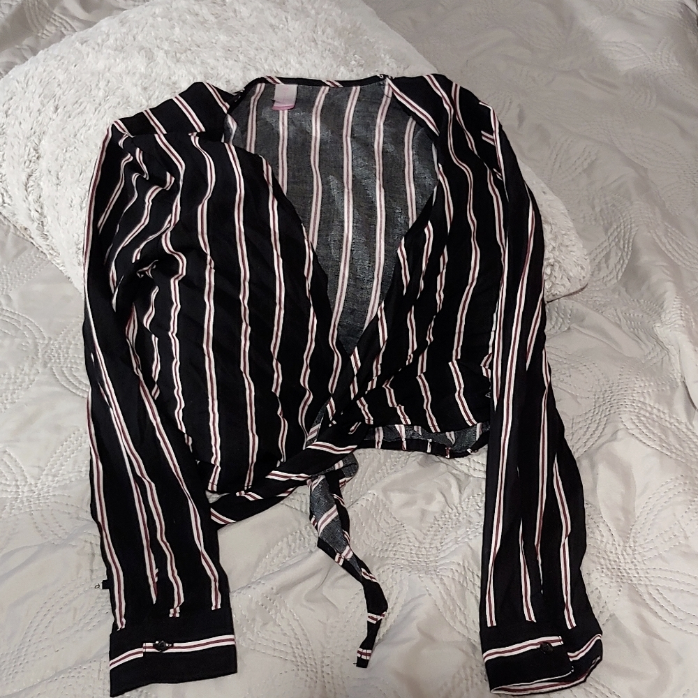 Cropped tie front top 5/$10 bundle!